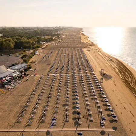 House With Garden And Pool Access Villa Bibione