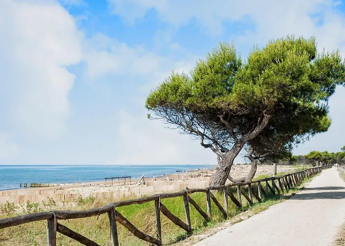 House With Garden And Pool Access